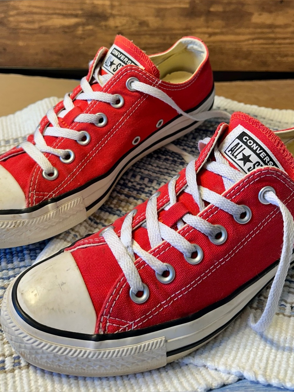 Converse Chuck Taylor All Star men6, wom8 OX Red Low Top Lace Up Sneaker M9696